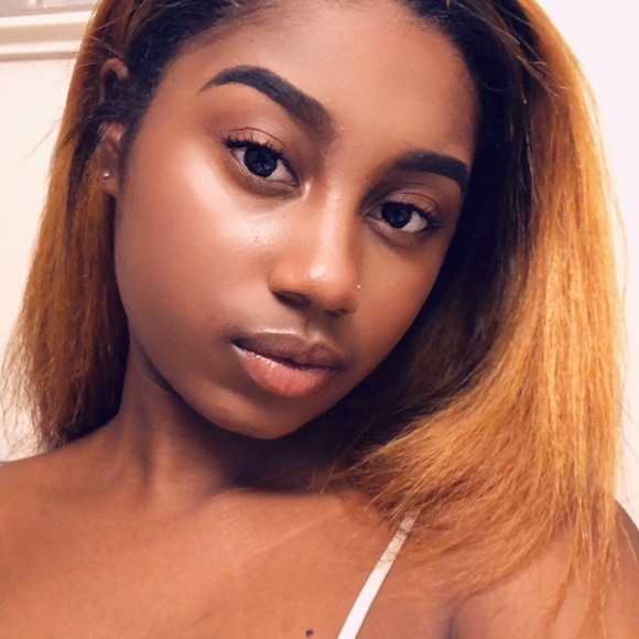 Meet your Posher, Nicole - Picture 2 of 2